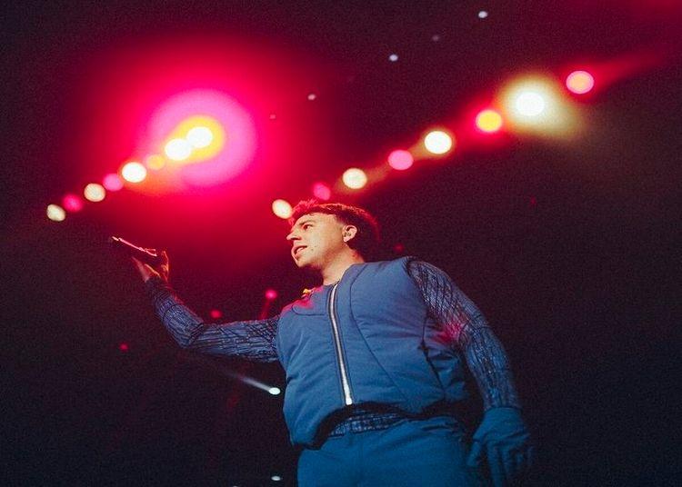 Portada de Quevedo aterrizará en Argentina con "Buenas Noches Tour"