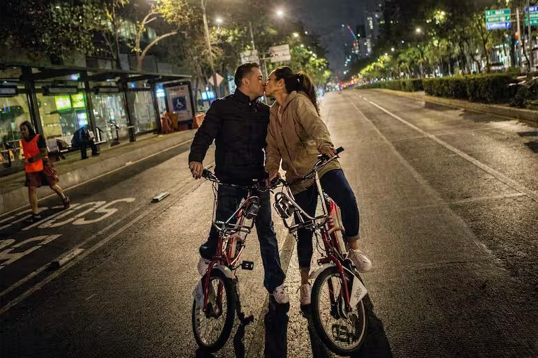 Portada de San Valentín en bicicleta: todo sobre la rodada nocturna en CDMX